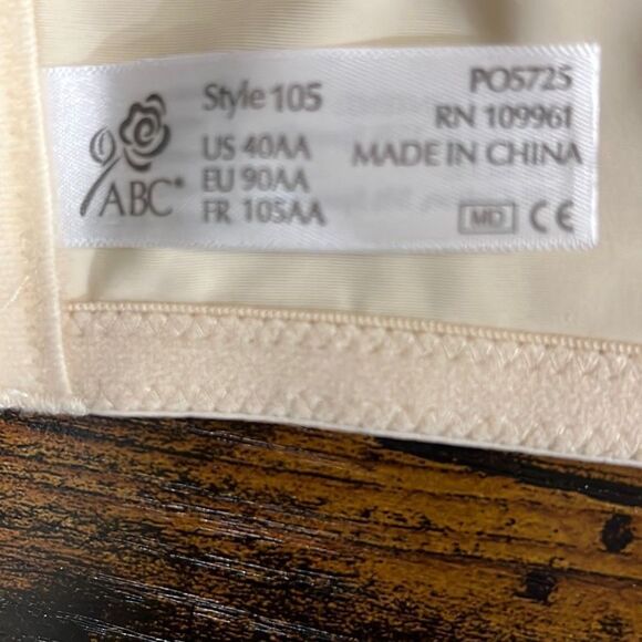 NWOT. ABC cream T-shirt bra 40 AA - Picture 12 of 16